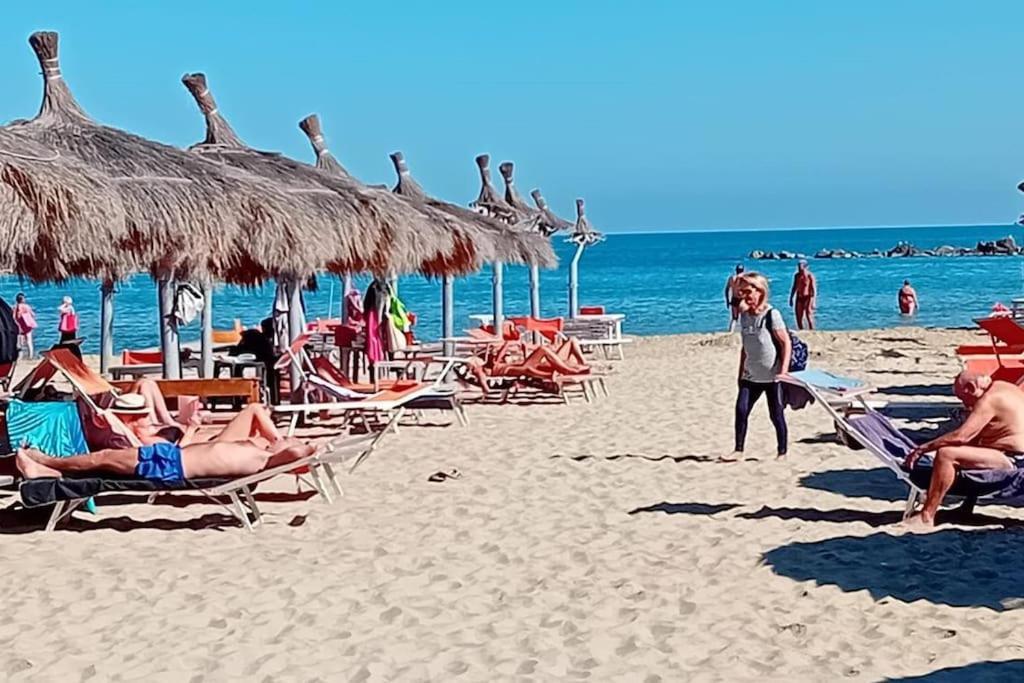 Casa Di Pipo - Appartamento Davanti Al Mare เปสการา ภายนอก รูปภาพ